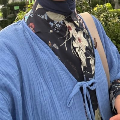 ayioynatiyorum's profile picture. ben ki; çıplak köklü bir fidanım.