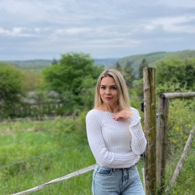 dubois_kyara's profile picture. Fashion & design enthusiast | Blending Slovak roots with Florida vibes   🎨✂️