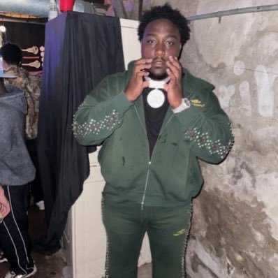 YBLUVR6969's profile picture. 