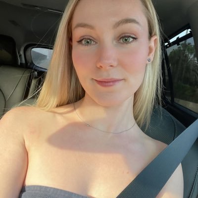 FlwrtpRose's profile picture. "Music lover, adventure seeker, and coffee enthusiast. Always chasing sunsets and good vibes.