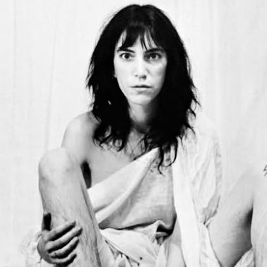 yidgaucho's profile picture. o que hei de fazer, então, quando a alma transcender o platonismo-romantismo físico do meu ser e suplicar ajuda de um Eu que não mais existe?