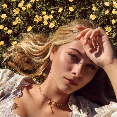 Eleanor114514's profile picture. Personal Interests: Travel, manicures, raising puppies, gourmet food, and beaches.
Occupation: Fashion Designer