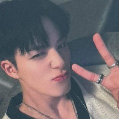 jenmong23's profile picture. 