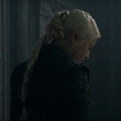 perseiides's profile picture. apprentie historienne, féministe