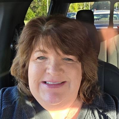 LilyBeezy's profile picture. 