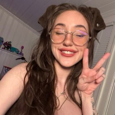 LindaSaman4445's profile picture. Hey X fam! Just landed here to share my fitness journey, workouts, and healthy recipes. Join me to get moving! 💪🥗