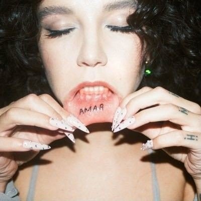 colucciswit's profile picture. 🫸🏼 @taylorswift13🫷🏼