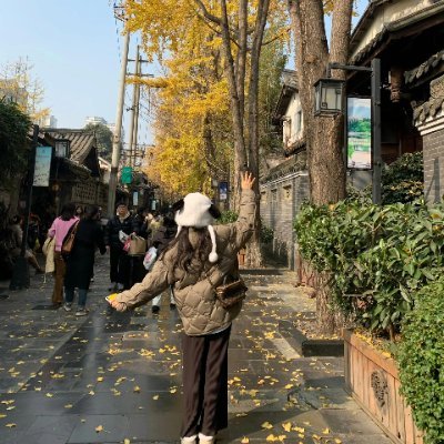 Audreyfwwx's profile picture. If your heart is filled with sunshine, you will see that there are so many beautiful things in this world that are worth looking forward to and yearning for.