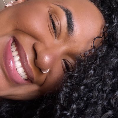 Eumoniquediniz's profile picture. 👩🏾‍💻: @DELLAEDELLEBANGU • Creator @nathplayoficial • 👩🏾‍🎓: Gestão Empresarial • Software Promob • Projetista 💌: Moniqueediniz@hotmail.com