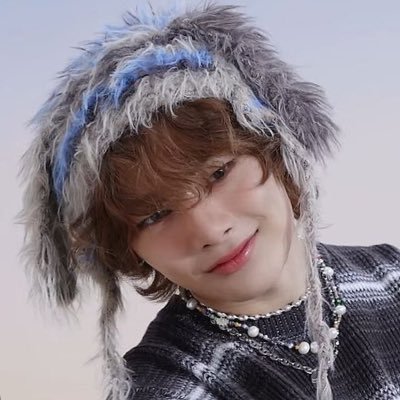 soundofval's profile picture. all i need is love, dreams and skz