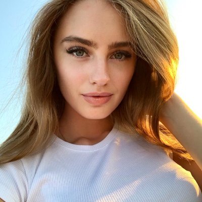 RealoSophia's profile picture. I'd rather not ask about the future, Just wish for a gentle breeze caressing my face, And sunlight bathing my body.