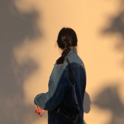 lowkeymika's profile picture. mi • kah ☕ sipping coffee 🔕 soft presence 🍂 kind, even after