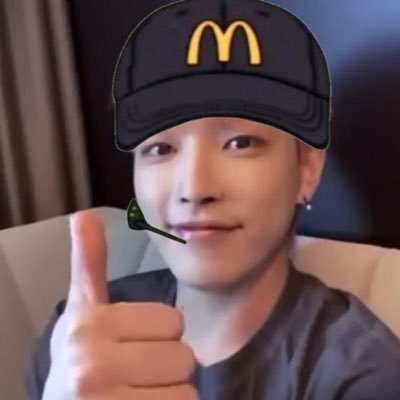 tteongstar's profile picture. estoy jugando con seraphine abajo de la cama de seonghwa