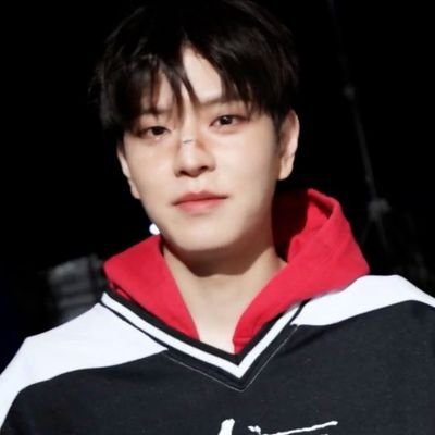 nansjjam's profile picture. -18 /
insta:nansllest                                                          eu e o seungmin assistindo haikyuu