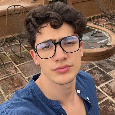 hhsf_z's profile picture. ᵇᵗˢ, ʰᵃʳʳʸ ˢᵗʸˡᵉˢ, ᵖᵃᵇˡᵒ ᶜᵃʳⁿˢ ˢᵗᵃⁿ, ˢᵃⁿᵗᵒˢ ᵇʳᵃᵛᵒˢ
✭.