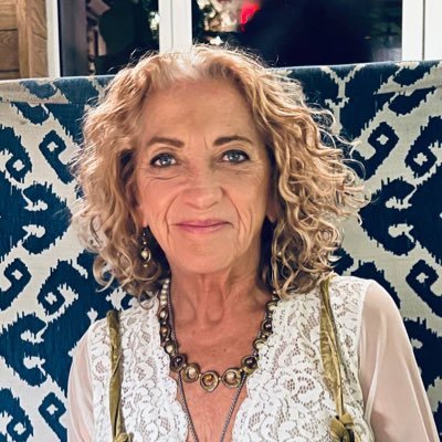 LynneLFess25's profile picture. 