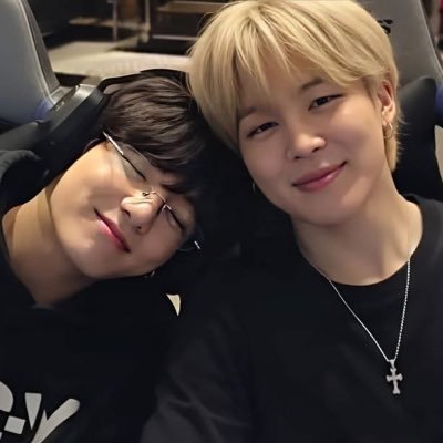 serenminz's profile picture. 