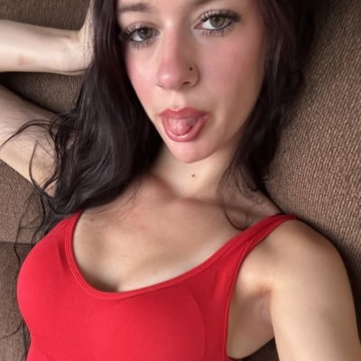 hotstarrlilyy's profile picture. If you think this is good, wait until you see my DMs 🔥