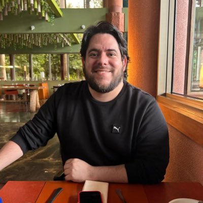 SantiagoRafa11's profile picture. Me gusta el cine y las Ciencias Políticas. Te invito a que vivamos y discutamos juntos las últimas noticias en VenezuelaEnVivo11 en YouTube.