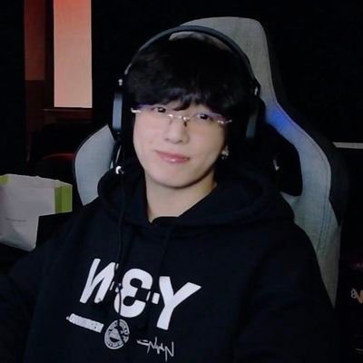 fIowsjin's profile picture. “언젠가 이 함성 멎을 때 stay, hey you are my soulmate...” ‹𝟹 @schrevost