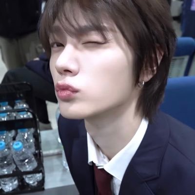 sunghowowo's profile picture. 