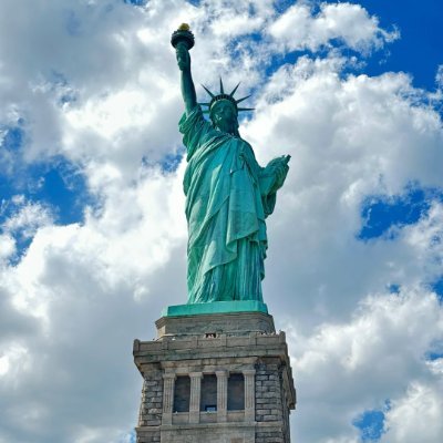 izustme's profile picture. I am the master of my own life. Strategy, vision, freedom.