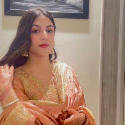 sunsetmusk's profile picture. 📻