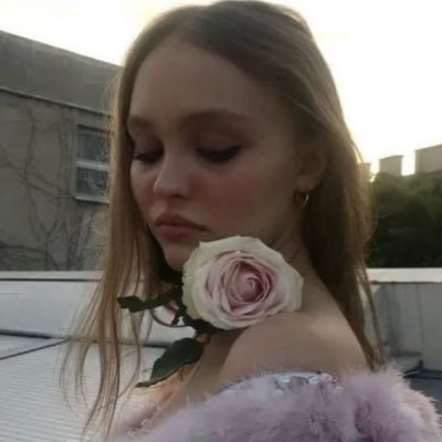 hclyterrain's profile picture. how does it feel to be adored?