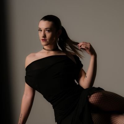 TheArtistDae's profile picture. • Nonbinary • Artist • Twitch Streamer • Published Model • CEO • Photographer • and much more +
Website 🛍 https://t.co/LdrbJ15qkY