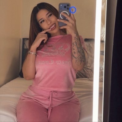 sandragl0's profile picture. God first 🤍