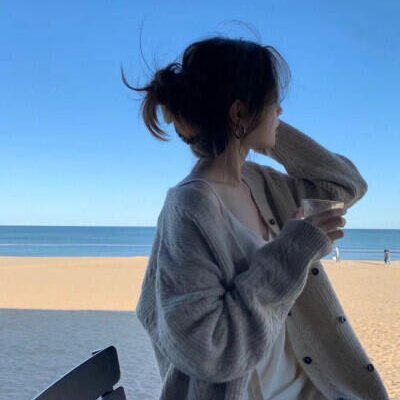 Evelyn_wio's profile picture. Never be anxious in advance; life is simply about dealing with things as they come.