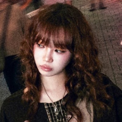 chaewoini's profile picture. If lost, return to @fimmiesfatale ★