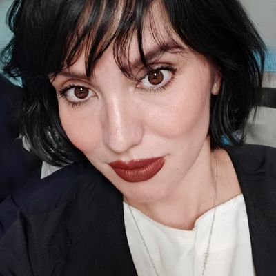 E92441624570's profile picture. PC incorrecta 😎, pateo chairos por diversión 😌, antiprogre, sarcástica, malhablada e impertinente. 🖤 Amo a los animales 🐱🐶☺️.