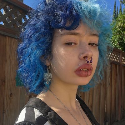 icymvmi's profile picture. super weird off putting pansexual  hide ur mf cookware