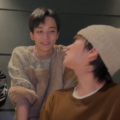 pay_acoustic's profile picture. accept for #seventeen #nct127