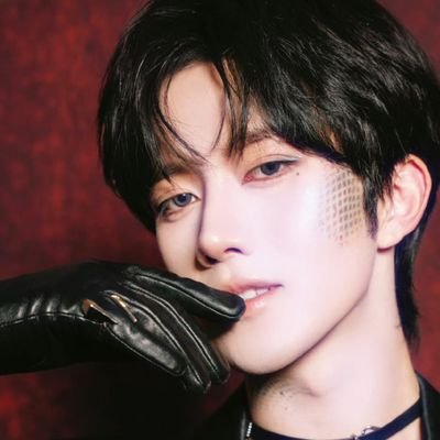 Braginsky_k's profile picture. EX9 | 𝓞𝓷𝓵𝔂 𝓔𝔁𝓸𝓵  ༉‧₊˚✧  | 𝓜𝓲𝓵𝓮'𝓼 𝓦𝓲𝓯𝓮 | 성인 | 1차 BL | 버뮤다 | 웹툰 | 에이스테 | 패션 ⋆.*ೃ✧