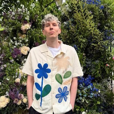 asteroidhowlter's profile picture. lucky me! i’m in love with dnp 🍀🍀