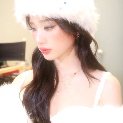 lambtoher's profile picture. satinado ser ꨨ🤍²² ángel de miel, regresan las luciérnagas ✩ ☆ ✩ mi corazón nunca ha sido mío.