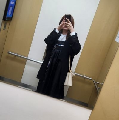 seull_00's profile picture. 한복 사고 싶다아