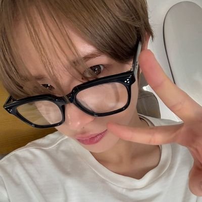 earthmixie's profile picture. 𐙚 ̊ || ♡!🐋.
________ ♡ ⋆ ࣪.kyungmin's dadicade 
bg stan~