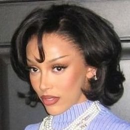 y2kbadly's profile picture. follow back or else you'll trip in the next 3 hours.

stream vie