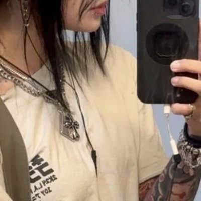 Mili_Milk_'s profile picture. I'm shy