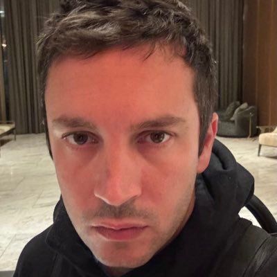 doubtmymigraine's profile picture. + the biggest redecorate stan 🤏 // #TYLERJOSEPH // lesbian // sai defender // follow my tt!