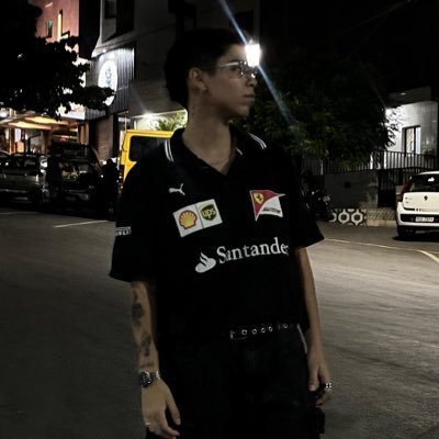 heavenslana's profile picture. eu, clarice lispector e lana del rey fumando um cigarro