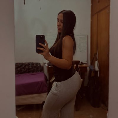 rovidela__'s profile picture. mendocina hincha del cabj, trato de estudiar administración, entreno y cuento mi vida por Twitter no sé tomen lo que digo tan literal, la mayoría es joda ;)