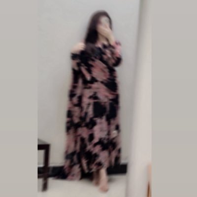 kashufoxie's profile picture. barefoot on the ground.