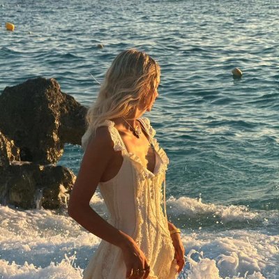 SoniaMaiti's profile picture. I just recovered my account; we can communicate through this account from now on
Finally, I want to say, scammers, please don't send me private messages