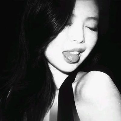 rchh_i's profile picture. I've searched the universe and found myself within her eyes 🪩