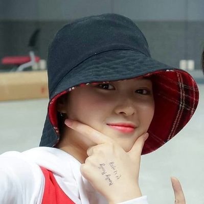 aroundryu's profile picture. a midzy that fall in love with itzy in 2019 through icy song 💟 #OT5