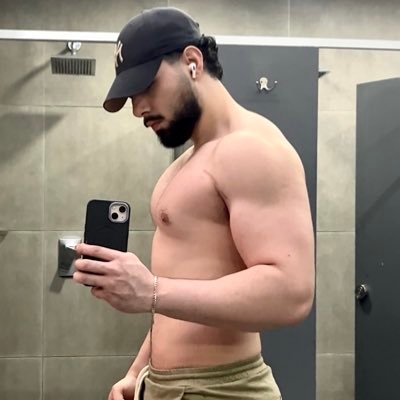 Geraldybluee's profile picture. (𝑇𝑎𝑦𝑙𝑜𝑟’𝑠 𝑣𝑒𝑟𝑠𝑖𝑜𝑛)                                  feeling 22